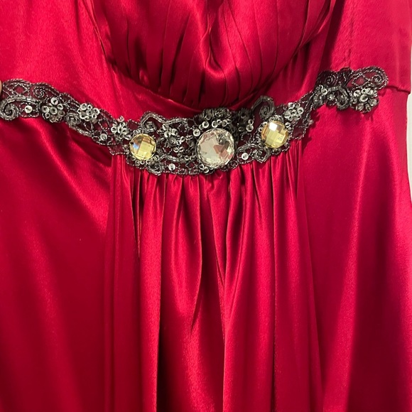 Formal gown​ - Picture 3 of 7